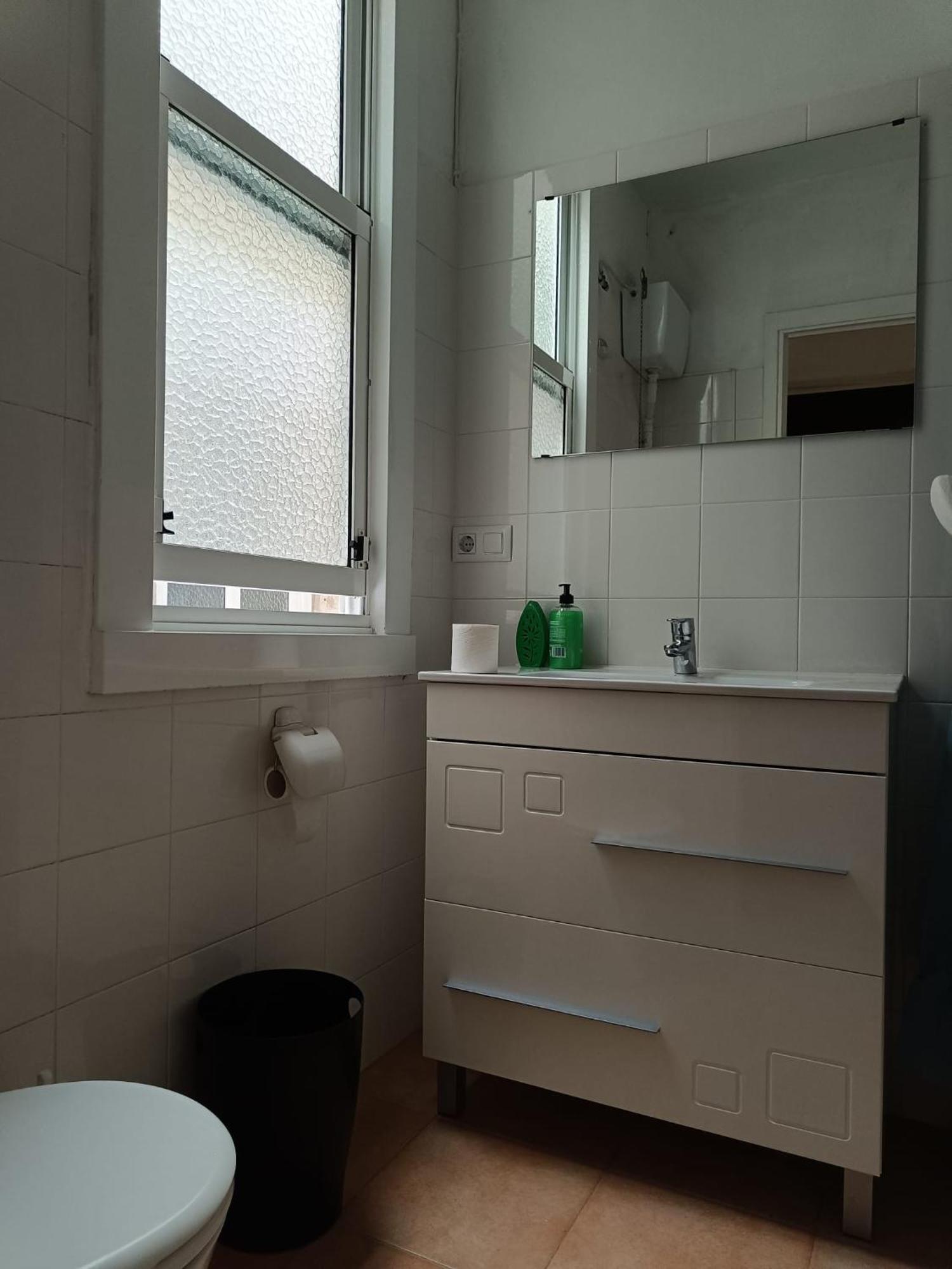 Piso Antiguo, Muebles Viejos, Muy Sencillo, Alquilado En Invierno A Estudiantes, Sin Ascensor, Cocina Antigua A Gas, Edificio Muy Antiguo Apartman A Coruña Kültér fotó